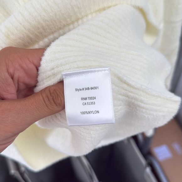 Cream V-Neck Sweater - Large - NWOT - Super Soft Womens Long Sleeve - Large - Picture 4 of 4